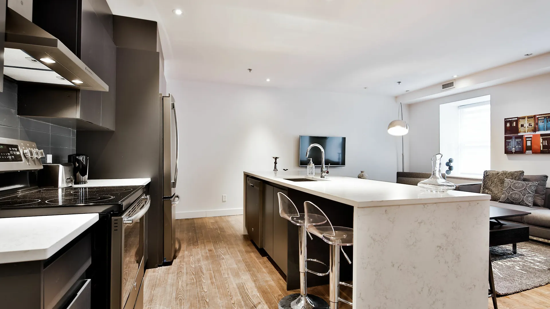 Apartment Les Suites Saint Francois Xavier Montreal Canada